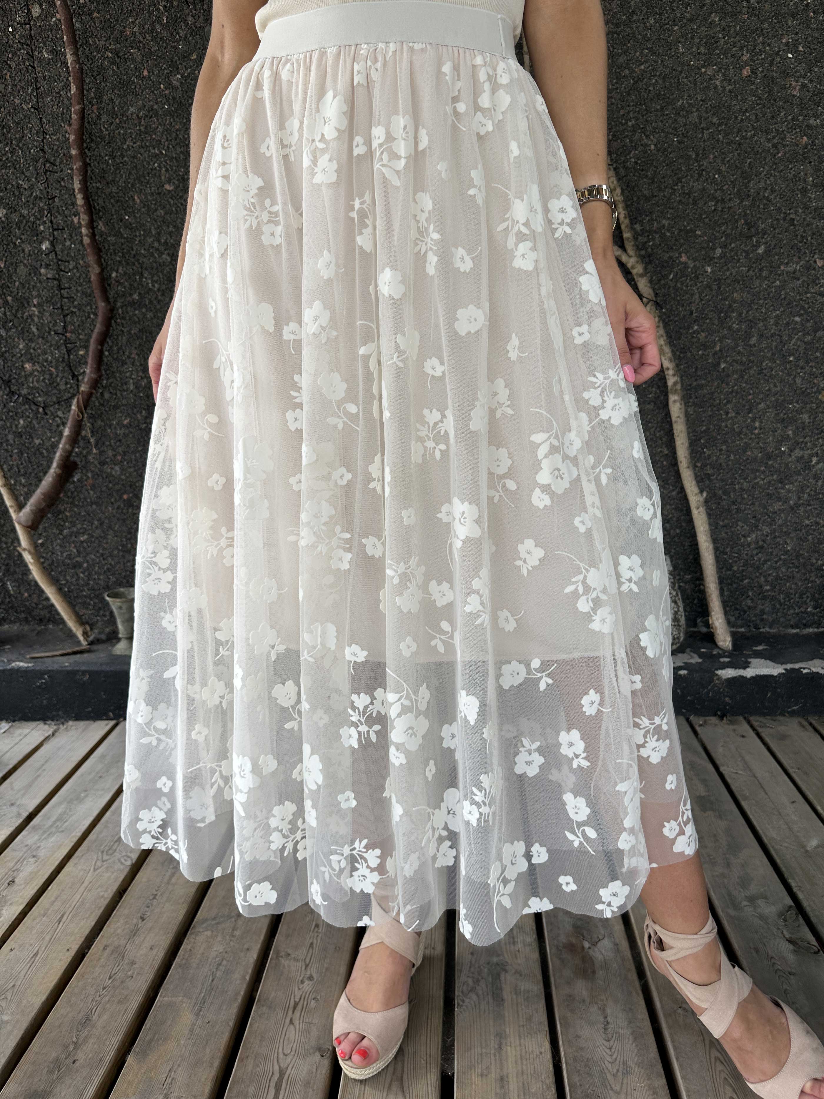 Aella - Lang nederdel med blomstret tyl